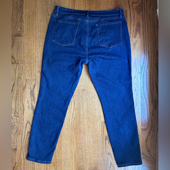LOFT Curvy Mid Rise Skinny Jeans in Vintage Dark Wash - Picture 7 of 10